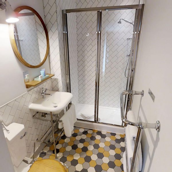 Virtuelle erfassung eines Badezimmers in einem Hotel.